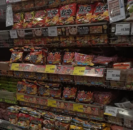 Instant noodles and Asian staples